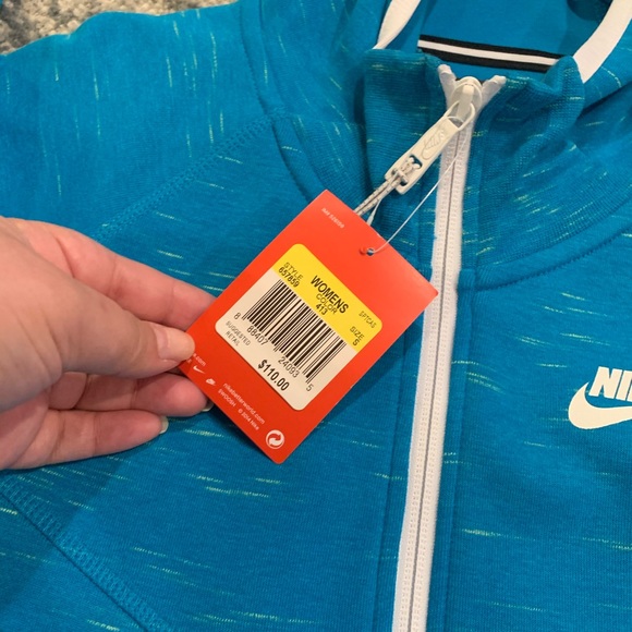 Nike tech cost - Picture 4 of 5